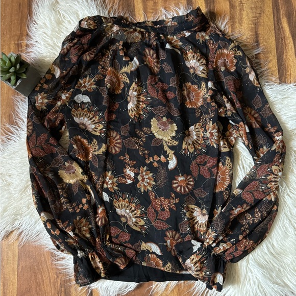 Evereve Women’s Dark Floral Fall Blouse - Picture 5 of 6